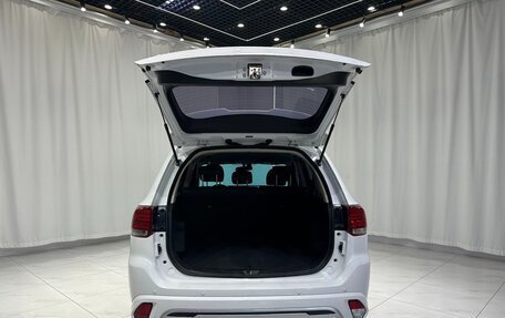 Mitsubishi Outlander III рестайлинг 3, 2022 год, 2 040 000 рублей, 7 фотография