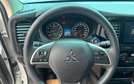 Mitsubishi Outlander III рестайлинг 3, 2022 год, 2 040 000 рублей, 12 фотография