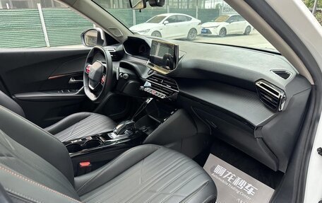 Peugeot 2008 II, 2022 год, 1 201 000 рублей, 12 фотография