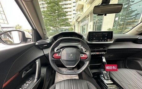 Peugeot 2008 II, 2022 год, 1 201 000 рублей, 10 фотография