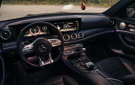 Mercedes-Benz E-Класс AMG, 2018 год, 5 300 000 рублей, 24 фотография