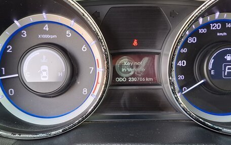 Hyundai Sonata VI, 2011 год, 1 150 000 рублей, 16 фотография