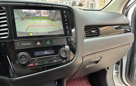 Mitsubishi Outlander III рестайлинг 3, 2022 год, 2 110 000 рублей, 11 фотография