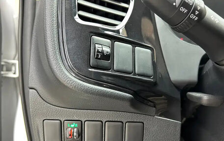 Mitsubishi Outlander III рестайлинг 3, 2022 год, 2 110 000 рублей, 9 фотография