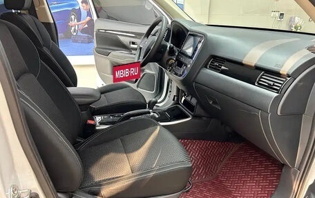 Mitsubishi Outlander III рестайлинг 3, 2022 год, 2 110 000 рублей, 13 фотография