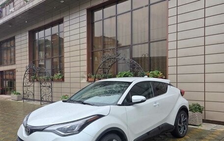 Toyota C-HR I рестайлинг, 2022 год, 2 250 000 рублей, 3 фотография