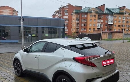 Toyota C-HR I рестайлинг, 2022 год, 2 250 000 рублей, 4 фотография