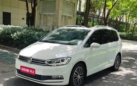 Volkswagen Touran III, 2017 год, 1 500 003 рублей, 1 фотография
