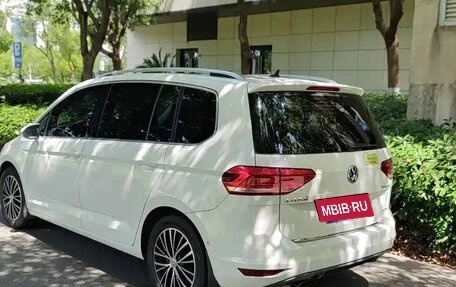 Volkswagen Touran III, 2017 год, 1 500 003 рублей, 5 фотография