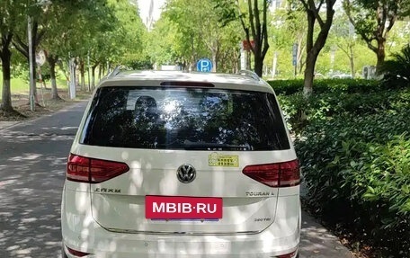 Volkswagen Touran III, 2017 год, 1 500 003 рублей, 6 фотография