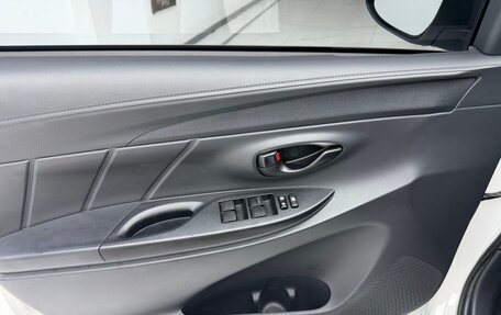 Toyota Yaris, 2021 год, 1 301 690 рублей, 15 фотография