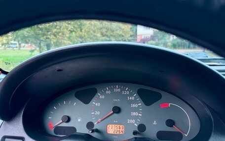 Nissan Micra II, 2001 год, 290 000 рублей, 27 фотография