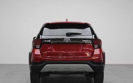 Toyota Yaris, 2023 год, 1 390 000 рублей, 2 фотография