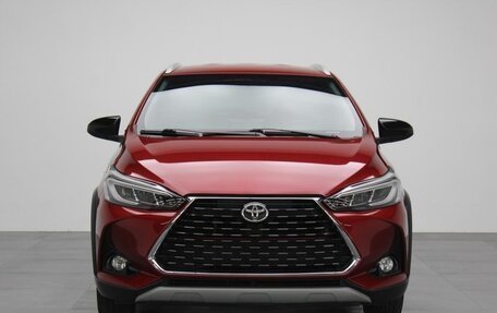 Toyota Yaris, 2023 год, 1 390 000 рублей, 5 фотография