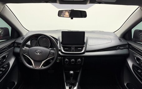 Toyota Yaris, 2023 год, 1 390 000 рублей, 15 фотография