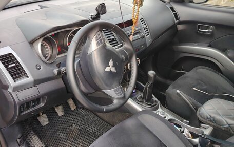 Mitsubishi Outlander III рестайлинг 3, 2008 год, 1 400 000 рублей, 7 фотография