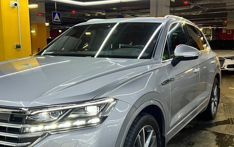 Volkswagen Touareg III, 2018 год, 4 500 000 рублей, 2 фотография