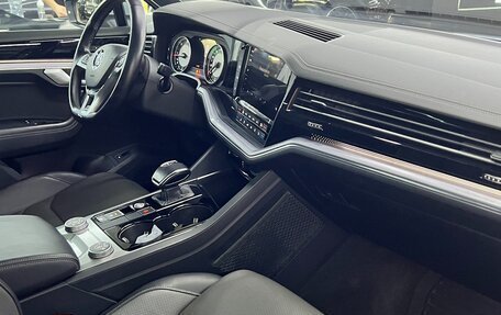 Volkswagen Touareg III, 2018 год, 4 500 000 рублей, 11 фотография