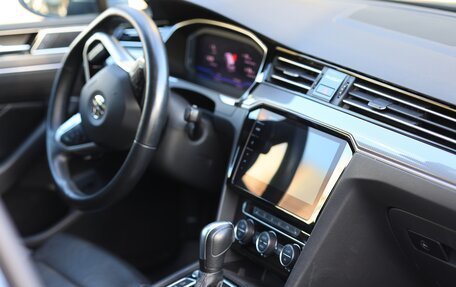 Volkswagen Passat B8 рестайлинг, 2019 год, 3 800 000 рублей, 17 фотография