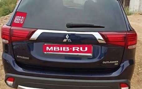 Mitsubishi Outlander III рестайлинг 3, 2016 год, 1 650 000 рублей, 3 фотография