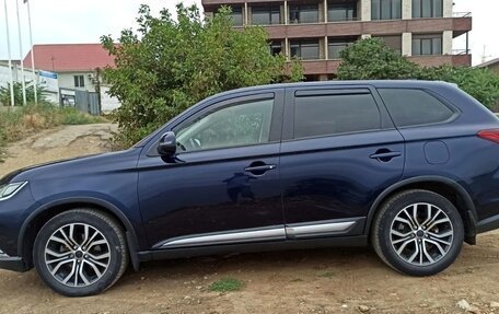 Mitsubishi Outlander III рестайлинг 3, 2016 год, 1 650 000 рублей, 4 фотография