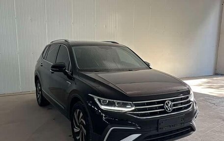 Volkswagen Tiguan II, 2022 год, 2 580 000 рублей, 2 фотография