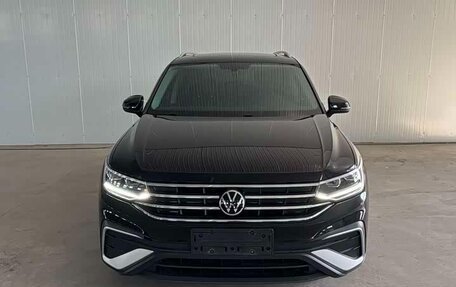 Volkswagen Tiguan II, 2022 год, 2 580 000 рублей, 3 фотография