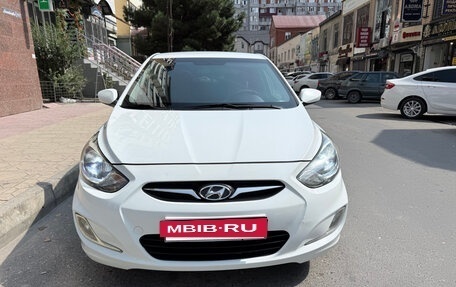 Hyundai Solaris II рестайлинг, 2012 год, 700 000 рублей, 3 фотография