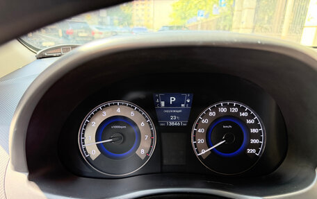 Hyundai Solaris II рестайлинг, 2012 год, 700 000 рублей, 6 фотография