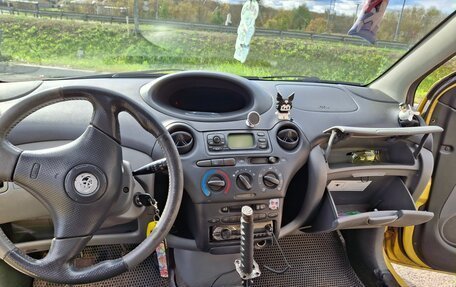 Toyota Yaris I рестайлинг, 2002 год, 130 000 рублей, 11 фотография