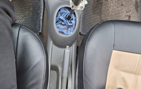 Toyota Yaris I рестайлинг, 2002 год, 130 000 рублей, 14 фотография