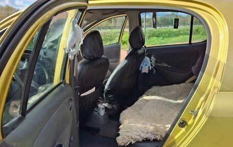 Toyota Yaris I рестайлинг, 2002 год, 130 000 рублей, 16 фотография