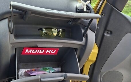 Toyota Yaris I рестайлинг, 2002 год, 130 000 рублей, 13 фотография