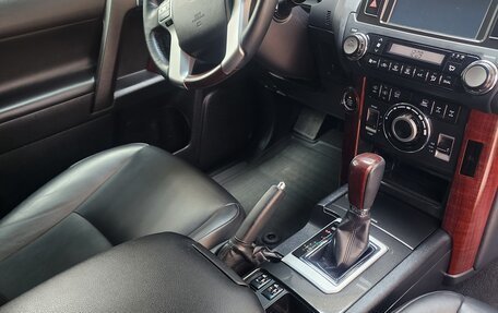 Toyota Land Cruiser Prado 150 рестайлинг 2, 2016 год, 5 050 000 рублей, 6 фотография