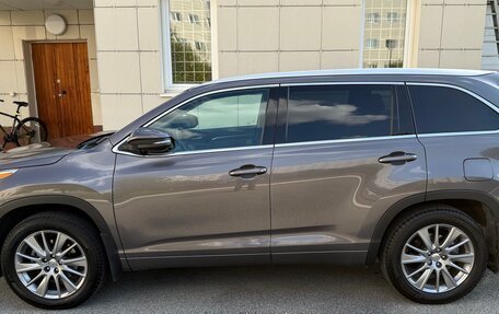 Toyota Highlander III, 2015 год, 3 370 000 рублей, 4 фотография