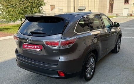 Toyota Highlander III, 2015 год, 3 370 000 рублей, 10 фотография
