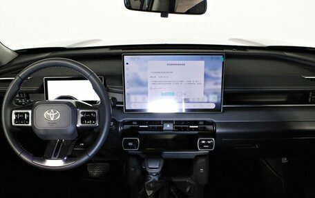 Toyota RAV4, 2026 год, 4 440 000 рублей, 19 фотография