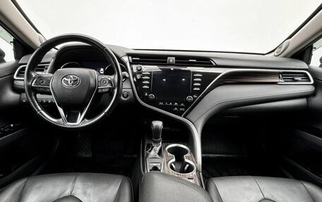 Toyota Camry, 2018 год, 2 590 000 рублей, 9 фотография