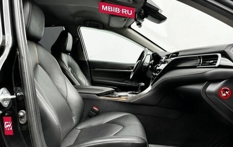 Toyota Camry, 2018 год, 2 590 000 рублей, 10 фотография