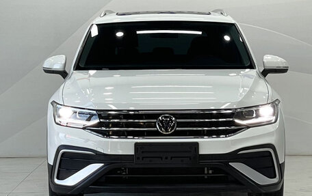 Volkswagen Tiguan II, 2023 год, 2 500 000 рублей, 1 фотография