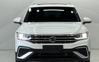 Volkswagen Tiguan II, 2023 год, 2 500 000 рублей, 1 фотография