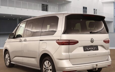 Volkswagen Multivan, 2022 год, 4 200 000 рублей, 3 фотография
