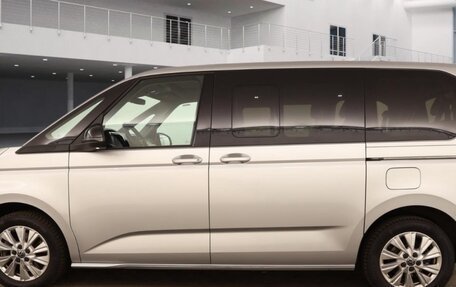 Volkswagen Multivan, 2022 год, 4 200 000 рублей, 2 фотография