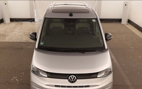 Volkswagen Multivan, 2022 год, 4 200 000 рублей, 4 фотография