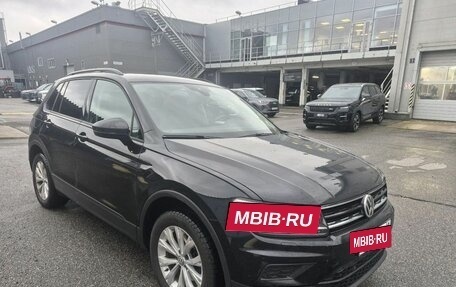 Volkswagen Tiguan II, 2020 год, 2 349 000 рублей, 2 фотография