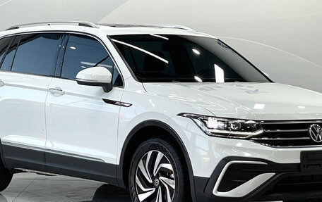 Volkswagen Tiguan II, 2023 год, 2 500 000 рублей, 2 фотография