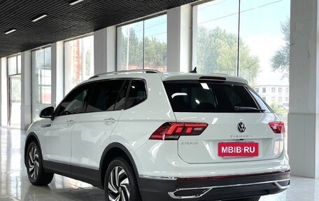 Volkswagen Tiguan II, 2023 год, 2 500 000 рублей, 4 фотография
