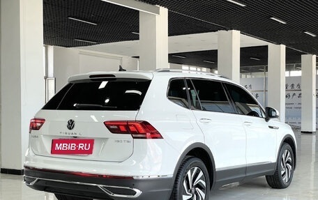 Volkswagen Tiguan II, 2023 год, 2 500 000 рублей, 6 фотография