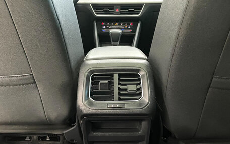 Volkswagen Tiguan II, 2023 год, 2 500 000 рублей, 16 фотография