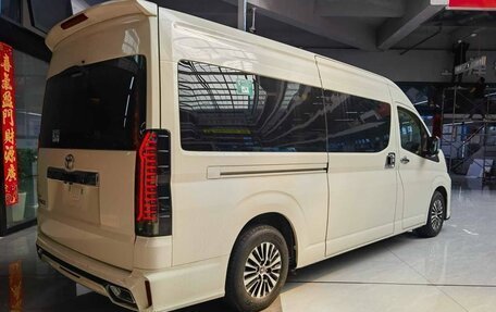 Toyota HiAce H300, 2023 год, 12 666 666 рублей, 2 фотография